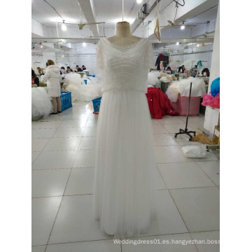 Simple vestido blanco de la boda de la envoltura con los envolturas que rebordean